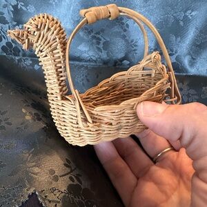 Wicker Swan Basket
